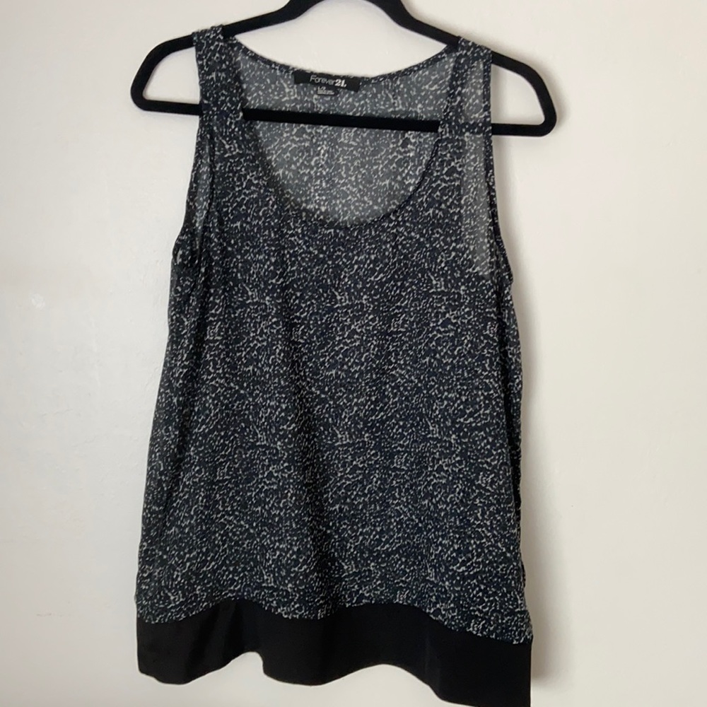 Sleeveless lightweight tank